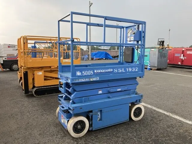 Xe nâng người No.82 - 2