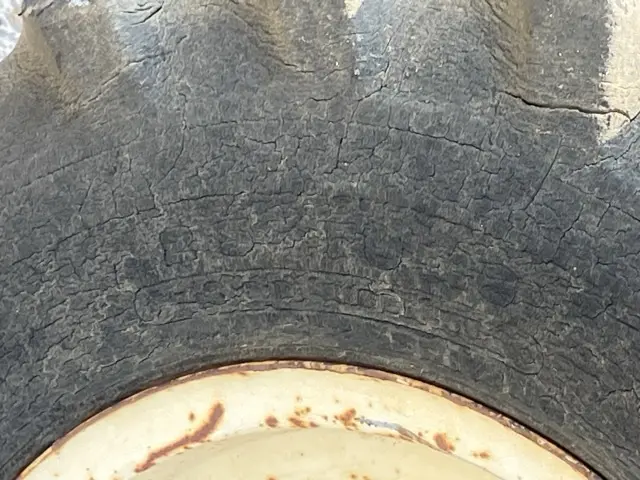 Xúc lật mini No.104 - 12