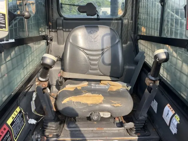 Xúc lật mini No.213 - 11