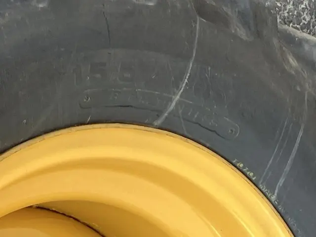 Xúc lật mini No.38 - 12