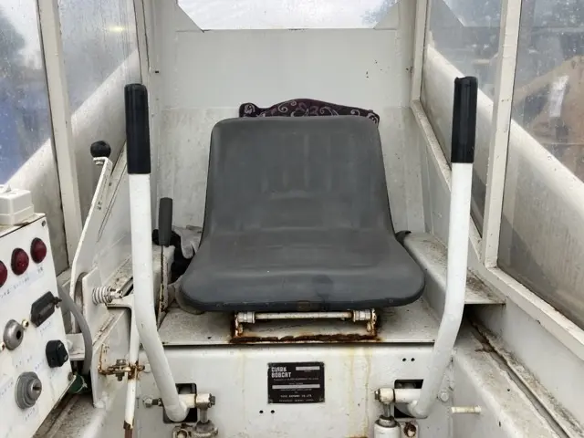 Xúc lật mini No.511 - 11