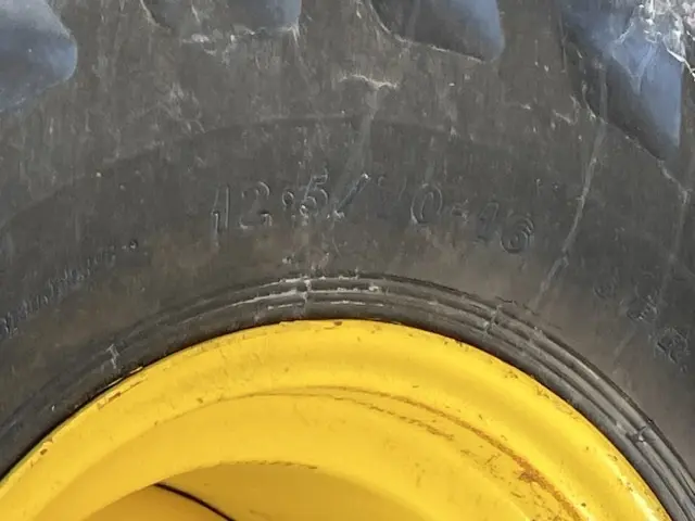 Xúc lật mini No.97 - 12