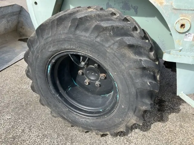 Xúc lật mini No.179 - 12