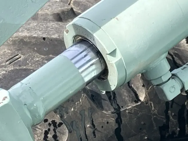 Xúc lật mini No.179 - 20