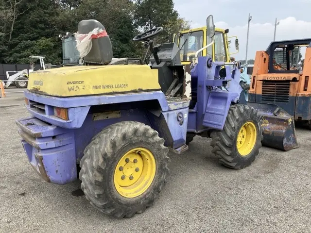 Xúc lật mini No.200 - 3