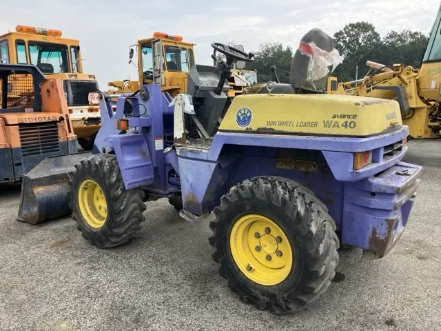 Xúc lật mini No.200 - 4