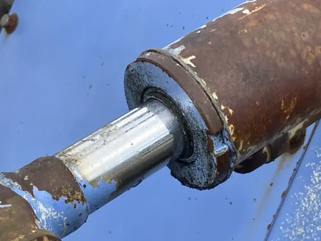 Xúc lật mini No.237 - 18