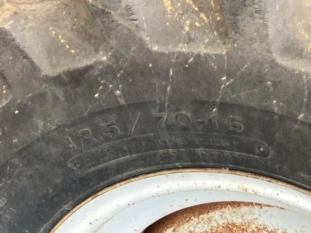Xúc lật mini No.257 - 13