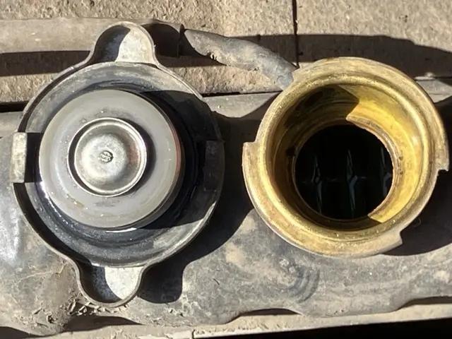Xe ben xích No.29 - 18