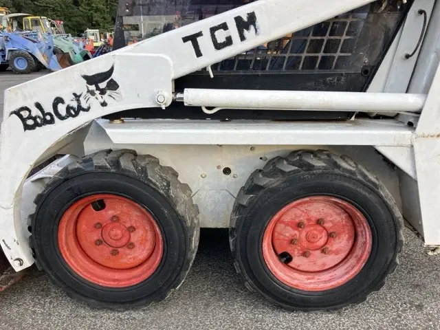 Xúc lật mini No.379 - 8